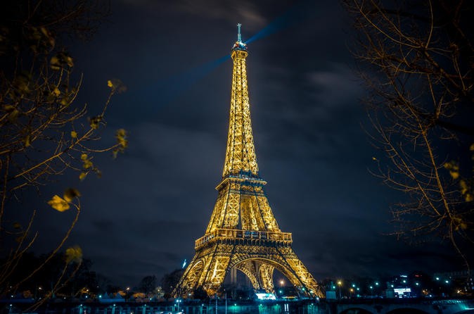 Paris: 5 Sehenswürdigkeiten, die Sie in der Stadt der Lichter sehen müssen!!