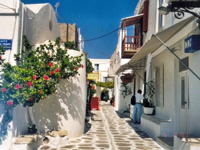 Paseando por los callejones de Paros!