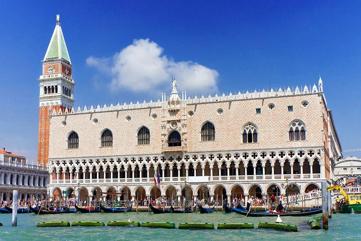 italy-venice-doges-palace-sea-view-5727252