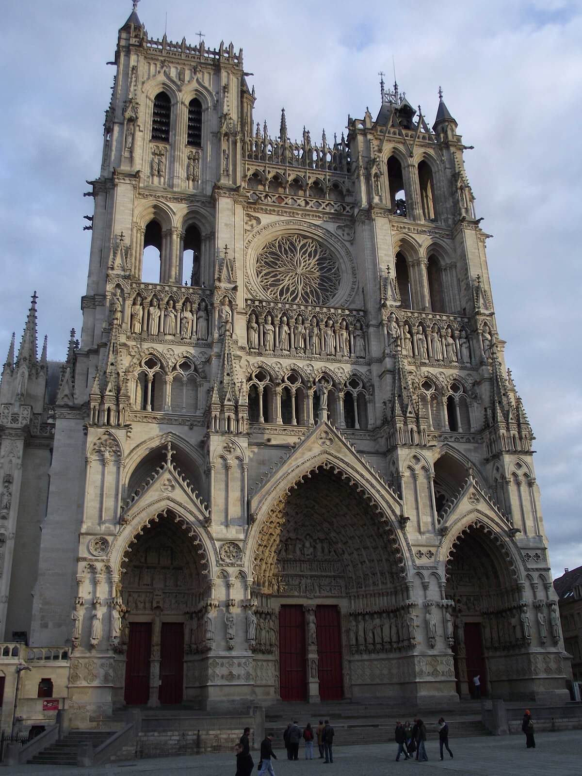 1200px-amiens_cathc3a9drale-notre-dame_01-4258409