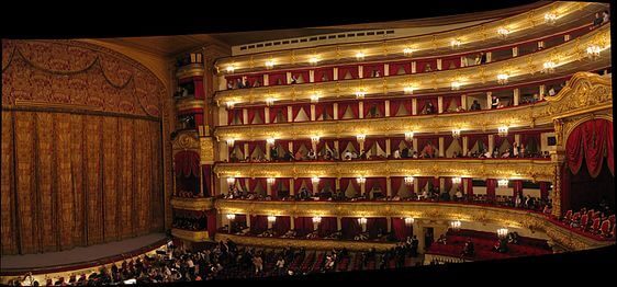 inside_moscow_bolshoi_theatre-2419917