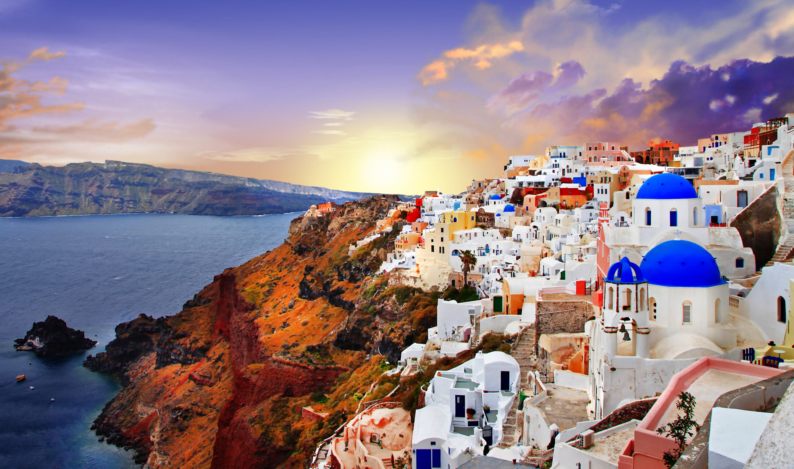 Santorin, l’île du coucher de soleil..